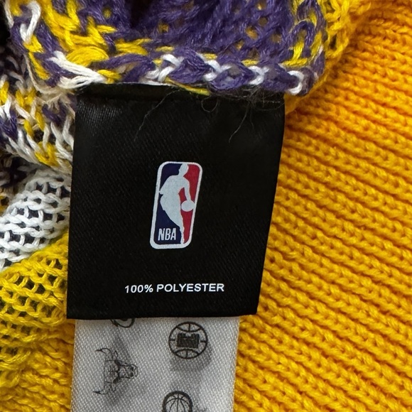 L.A. Lakers Sweater Size S NWT Officially Licensed - Picture 11 of 11